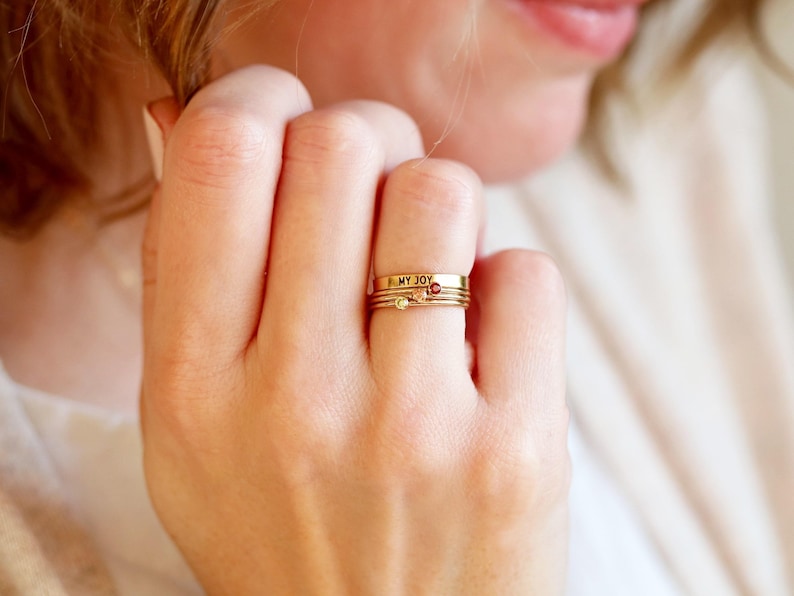 Anillo personalizado grabado - Anillo con nombre personalizado en oro laminado de 14k, delicado anillo apilable, anillo minimalista de oro y plata, regalo para ella, RNG imagen 6