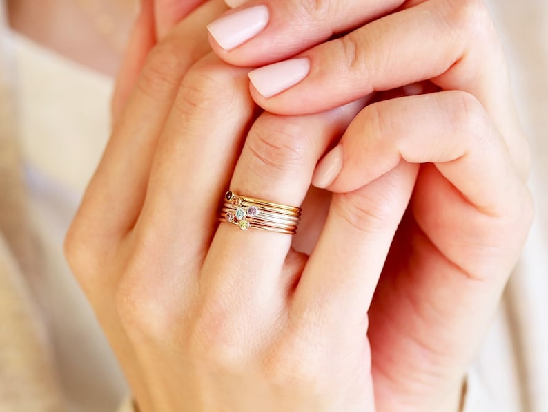 Bague à empiler avec pierres de naissance - Bague avec pierres précieuses personnalisées en or 14 carats, bague en argent délicate, cadeau de bijoux de pierre de naissance personnalisés pour elle, bague RNG image 7