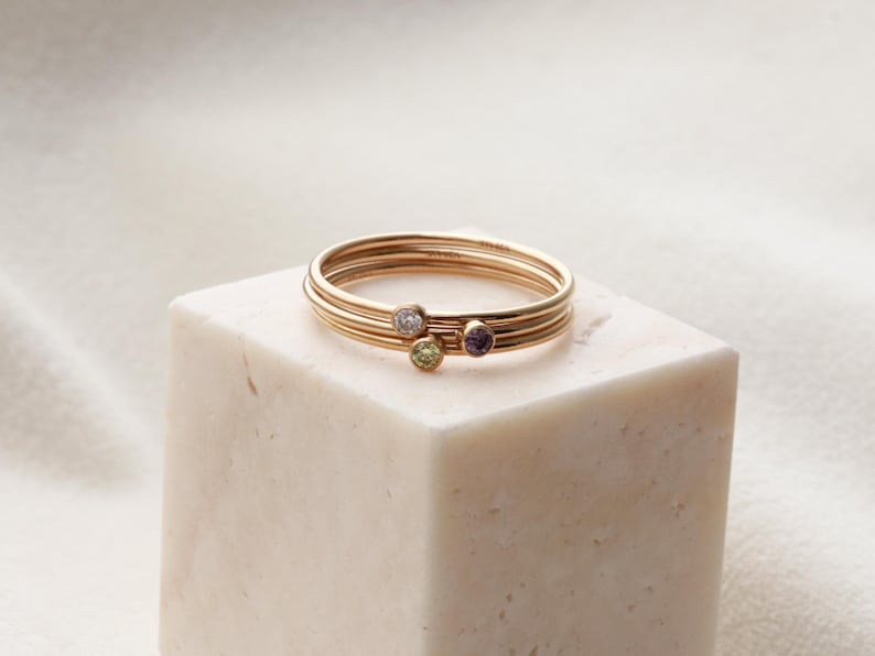 Bague à empiler avec pierres de naissance - Bague avec pierres précieuses personnalisées en or 14 carats, bague en argent délicate, cadeau de bijoux de pierre de naissance personnalisés pour elle, bague RNG image 9