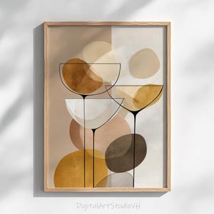 Könnte beinhalten: Abstrakter Kunstdruck mit drei stilisierten Weingläsern, schwarzen Stielen und halbkreisförmigen Schalen. Der Hintergrund hat eine neutrale Farbpalette aus beige, braunen und goldenen organischen Formen. Das Kunstwerk ist in einem hellen Holzrahmen gerahmt. Der Text "DigitalArtStudioVH" steht unten.