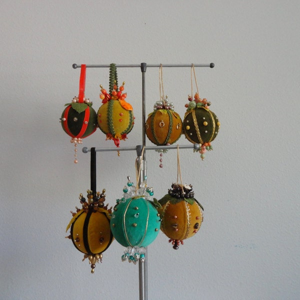 VINTAGE collection of 7 1960s BEADED ORNAMENTS (green - gold - orange)