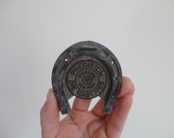 VINTAGE small | mini metal HORSESHOE EMBLEM - 'precision die castings syracuse new york' - vtg advertising collectible - please read listing