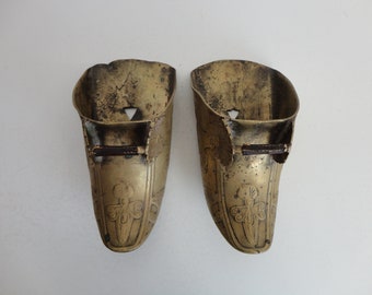 VINTAGE Spanish conquistador style BRASS tone metal STIRRUPS - brass slipper shoe wall pockets - pair of rustic worn stirrups - as found