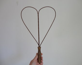 VINTAGE heart shaped RUG BEATER - rustic | primitive wall hanging decor - heart decor - farmhouse decor - please read listing