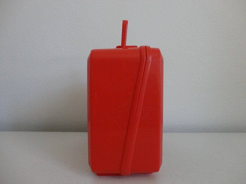 VINTAGE 80s red plastic ALADDIN LUNCHBOX lazer tag c 1986 Worlds of Wonder, Inc. 1980s 80s memorabilia missing thermos as found image 5