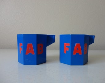 VINTAGE pair of FAB laundry soap measuring CUPS - 1960s fab laundry soap - 1 cup plastic measuring cup - fab advertising cup - hard to find