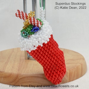 Beading tutorial for superduo stocking beaded box decorations, made with Peyote stitch, designed by Katie Dean, Beadflowers
