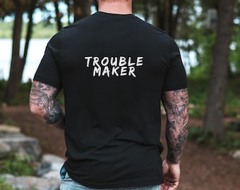 T-shirt en jersey unisexe Troublemaker, t-shirt Trouble Maker, t-shirt bohème, cadeau drôle soeur, cadeau pour frère, cadeau de voyage, cadeau esprit libre, collègue