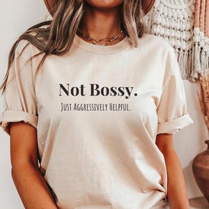 Nicht herrisch nur aggressiv hilfreich, aggressiv hilfreich Shirt, rechthaberisches T Shirt, nicht herrisch tshirt, nicht herrisch aggressiv, Geschenke für ältere Schwestern, t-shirt