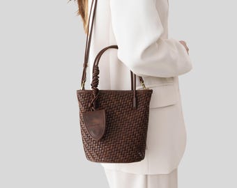 Brown Woven Vegan Leather Shoulder Bag: Commuting and Daily Use