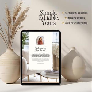 Op de afbeelding: Een digitale tablet toont de tekst "Welcome to Your Reset!" met de woorden "Simple. Editable. Yours." erboven. De afbeelding bevat ook de tekst "For health coaches, Instant access, Add your branding."