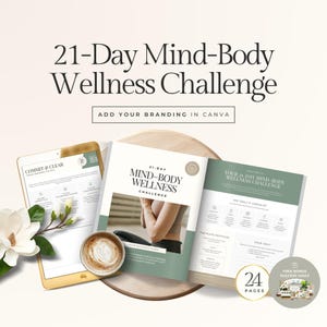 Peut inclure: Un guide de bien-être numérique intitulé "21-Day Mind-Body Wellness Challenge" avec le texte "Add Your Branding in Canva". L'image comprend une tablette, une tasse de café et un livret de 24 pages. Une fleur blanche et une surface en bois sont également visibles.