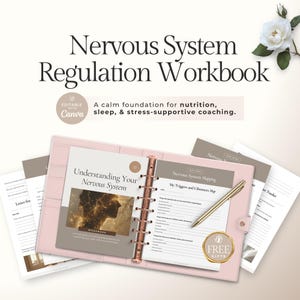 Könnte beinhalten: Ein rosa Ordner mit roségoldenen Akzenten, geöffnet, um Arbeitsbuchseiten zu zeigen. Der Titel "Nervous System Regulation Workbook" wird über dem Ordner angezeigt. Das Arbeitsbuch enthält Seiten mit den Titeln "Understanding Your Nervous System" und "Nervous System Mapping". Ein goldener Stift liegt auf den Seiten.