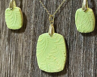 Chartreuse green mica shimmer color shift pendant and earring set fern pattern