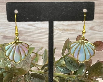 Faux Mother of Pearl Gold Seashell Inlay earrings