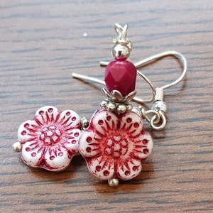 Red and White Earrings, Czech Earrings, Flower Earrings, Czech Flower Earrings, Beach Jewelry, Gift for Her, Boho Earrings, Glass Earrings