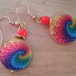 Tie Dye Shell Earrings, Colorful Earrings, Rainbow Earrings, Rainbow Dangles, Hippie Earrings, Psychedelic Earrings,