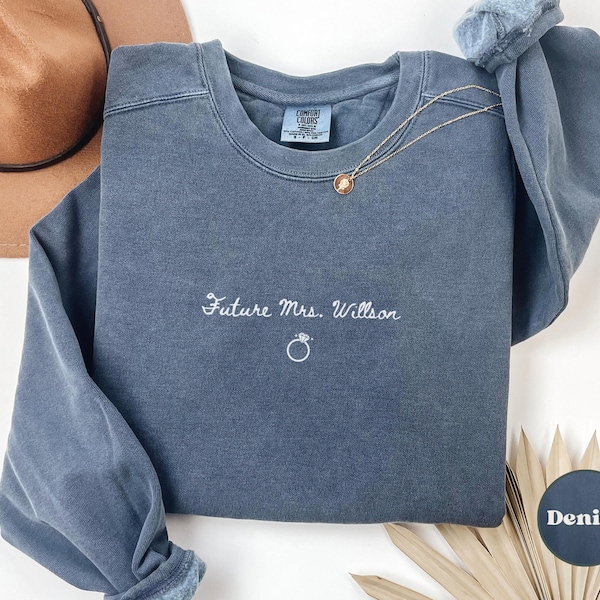 Comfort Colors® Future Mrs Diamond Ring Sweatshirt Custom Bride Crewneck Engagement Gift Personalized Bachelorette Party Pullover