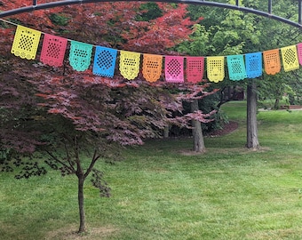 Día de muertos, papel picado, girnalda decorativa, decoración mexicana.