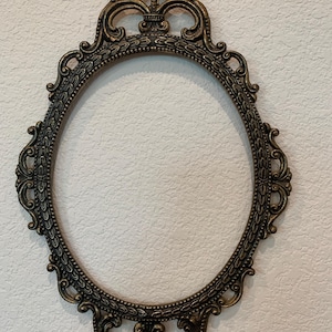 Vintage Metal Picture Frame, Ornate Gold Frame, Italian Gold Frame, Victorian Gold Frame, Aged Gold Frame, Cottage Style Frame, Oval Frame