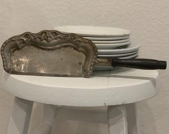 Vintage Metal Crumb Catcher, Vintage Silent Butler, Vintage Crumb Catcher with Wooden Handle, Victorian Style Crumb Catcher, Victorian Decor