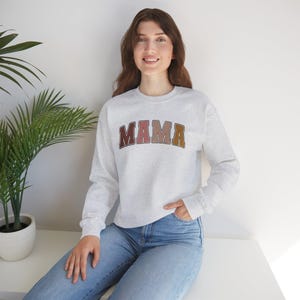 MAMA Unisex Heavy Blend™ Crewneck Sweatshirt