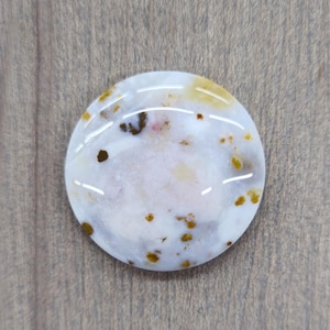 Cabochon van agaat met stippen