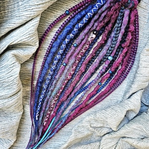 Tresses violettes en extensions dreadlocks sur serre-tête - queue de cheval dreads synthétiques, extensions de cheveux faites à la main, dreads sur queue de cheval élastique