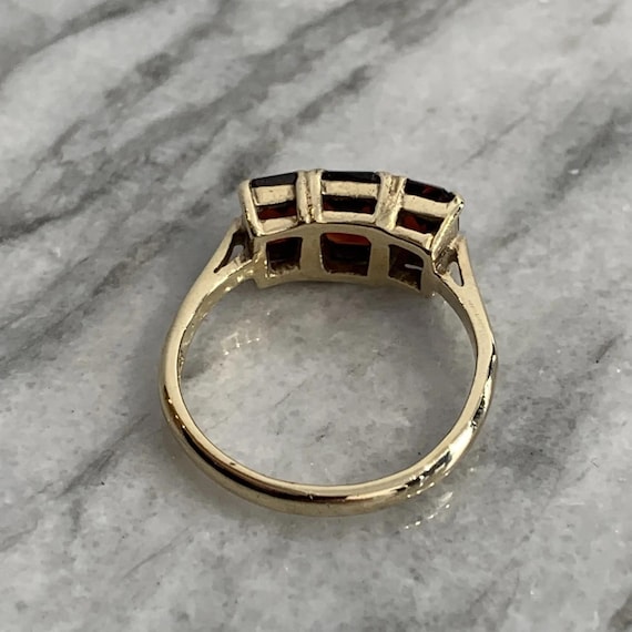 9 ct Gold Garnet Ring Trilogy Rectangular Cut Vin… - image 9
