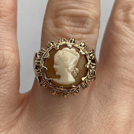 Ornate 9k yellow gold - Gem