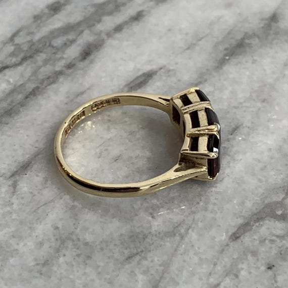 9 ct Gold Garnet Ring Trilogy Rectangular Cut Vin… - image 10