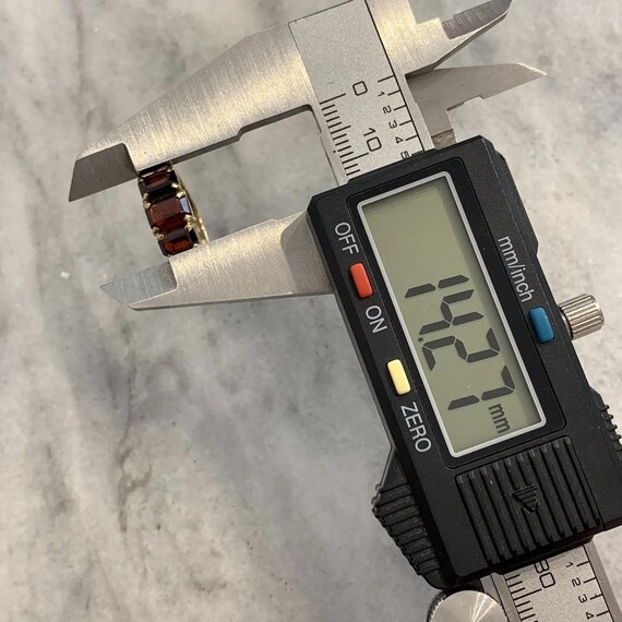 9 ct Gold Garnet Ring Trilogy Rectangular Cut Vin… - image 12