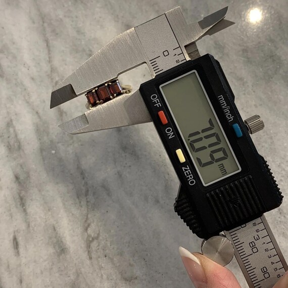 9 ct Gold Garnet Ring Trilogy Rectangular Cut Vin… - image 6