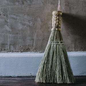 Handmade Broomcorn Whisk Broom, Natural Cleaning Brush, Standard Table Broom immagine 2