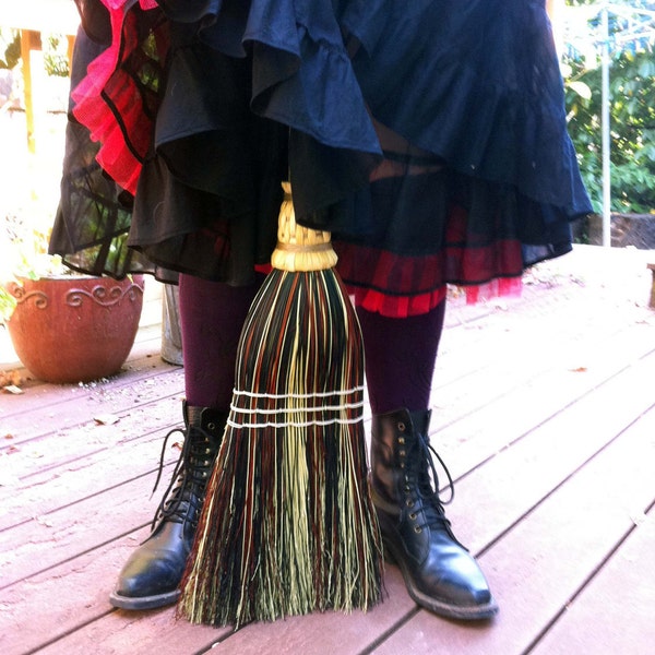 Eco-Friendly Kitchen Broom: Tall Mixed Broomcorn, Natural Cleaning