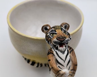 Jumbo Tiger Mug in Yellow and White