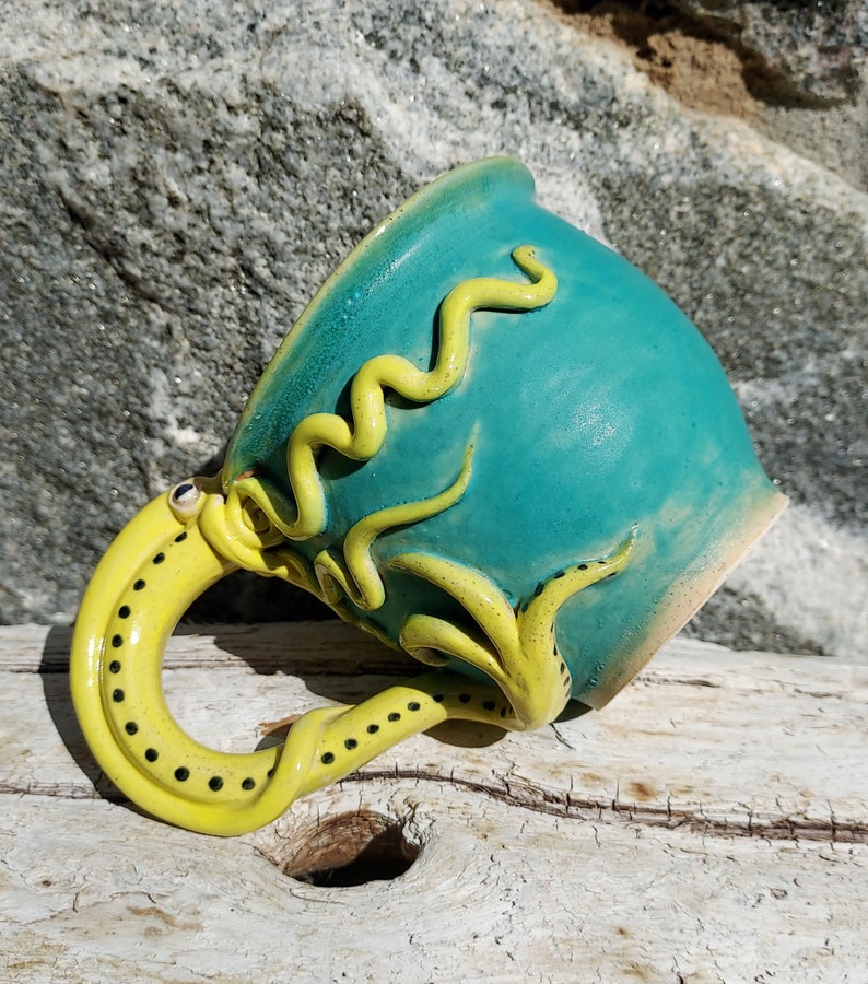 Squid Octopus Mug Ukraine Colors, Donating portion immagine 6