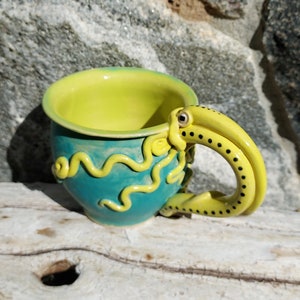 Squid Octopus Mug Ukraine Colors, Donating portion immagine 3