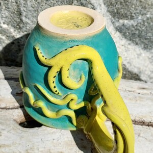 Squid Octopus Mug Ukraine Colors, Donating portion immagine 7