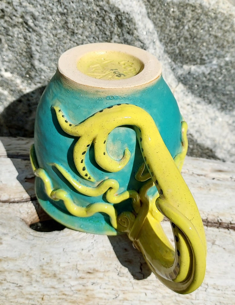 Squid Octopus Mug Ukraine Colors, Donating portion immagine 7