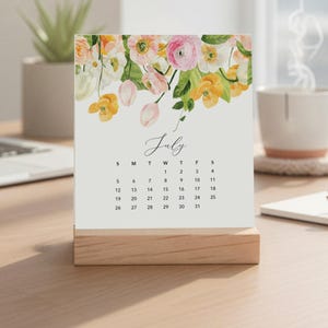 Flirty Florals Desk Calendar With Wood Stand | 2026-2027 Choose Your Start Month | Mother's Day Gift | Office Decor - NO TARIFFS Bild 8
