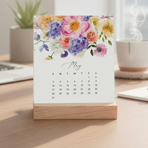 Flirty Florals Desk Calendar With Wood Stand | 2026-2027 Choose Your Start Month | Mother's Day Gift | Office Decor - NO TARIFFS Bild 7