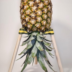 Pineapple Perch: Stojak do dojrzewania ananasów do góry nogami, drukowany w 3D i z twardego drewna