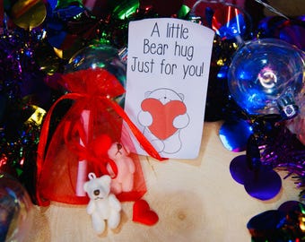 Little love heart bear - love boyfriend girlfriend bestfriend friend cute friendship message scroll loveheart couple sweet family mother