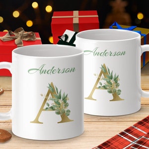 Caneca inicial personalizada elegante letra dourada A monograma nome personalizado design floral xícara de chá café exclusiva ideia de presente perfeita