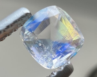 0.90 Crt Natural Rainbow Moonstone Faceted Cut Gemstone Pakistan