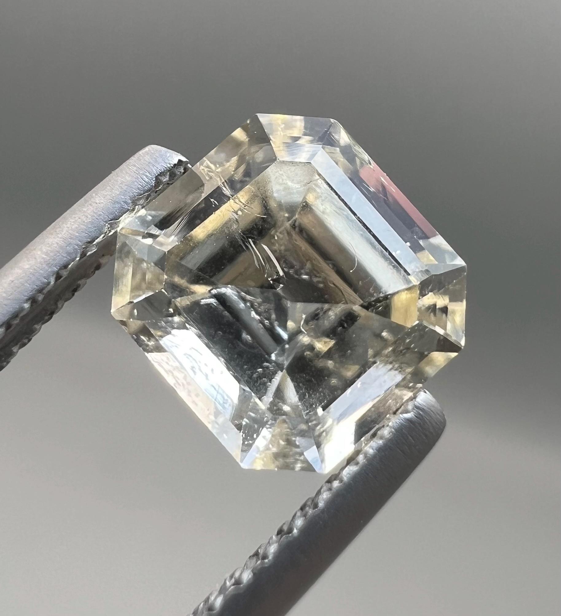 3.00 カラット インペリアル トパーズ 宝石: カトラン鉱山、パキスタン