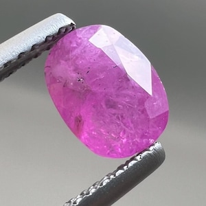 1,60 ct sällsynt naturlig topprosa rubin av högsta kvalitet från Badakhshan-dalen i Afghanistan