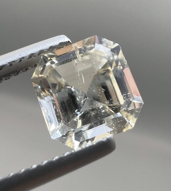 パキスタン カトラン産 インペリアルトパーズ原石03 パキスタン カトラン産 インペリアルトパーズ原石03