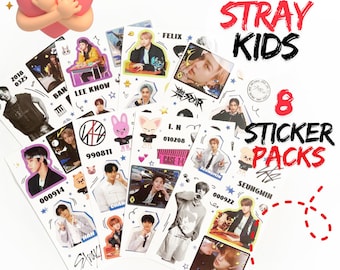 Puede incluir: Conjunto de paquetes de pegatinas de Stray Kids con imágenes de los miembros de la banda. Las pegatinas son de varias formas y tamaños, con el nombre de la banda y el número "8" en un lugar destacado. Fondo blanco.